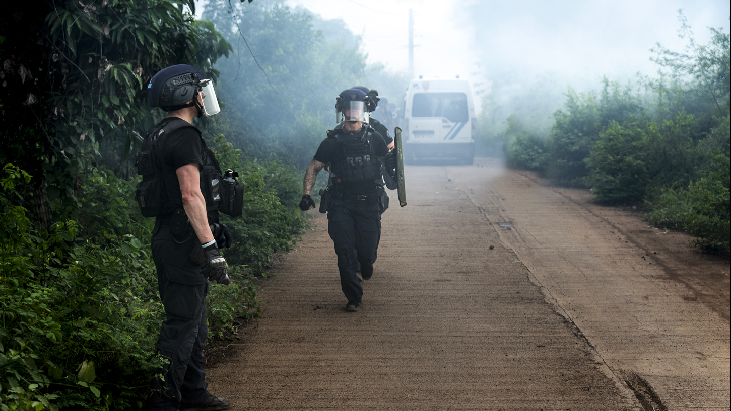 Forces de la sécurité intérieure en opération de sécurisation sur l'île de Mayotte
