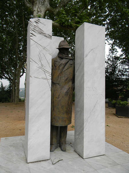 La statue de Jean Moulin à Caluire (Rhône)